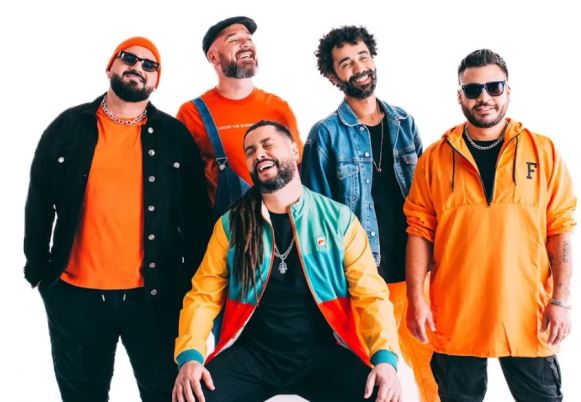 Maneva se apresenta em Santos neste sábado