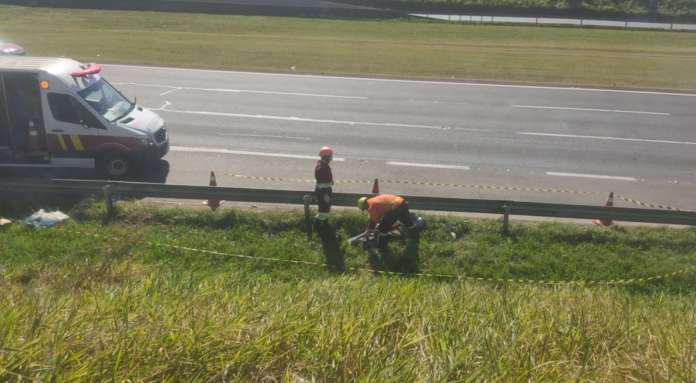 Homem é atropelado em rodovia e motorista foge sem prestar socorro Homem é atropelado em rodovia e motorista foge sem prestar socorro