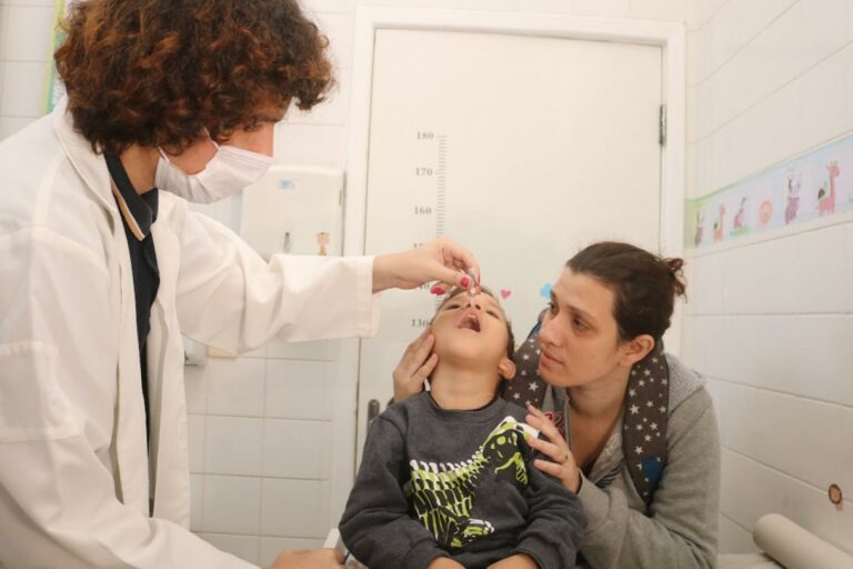 Dia D de vacinação contra a poliomielite acontece neste sábado em Santos; Veja os locais