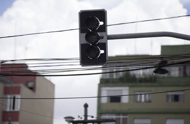 Bairros de Santos ficam sem luz nesta quinta-feira