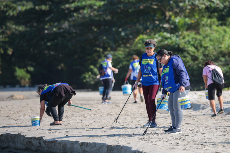 55 Toneladas de Resíduos Removidos do Rio Itinga em Ação de Limpeza Comunitária em Praia Grande