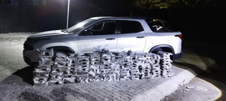Carro com 500 tijolos de maconha com destino ao Porto de Santos é apreendido e suspeito é preso