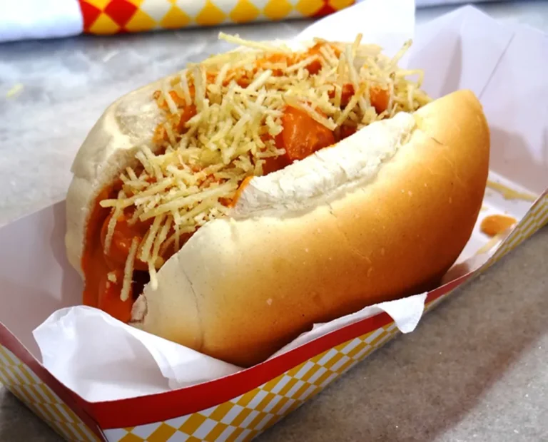 Alunos e funcionários têm intoxicação alimentar após comerem cachorros-quentes em escola no interior de SP