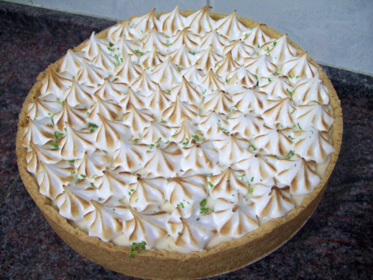 Aprenda a fazer um maravilhoso Mousse Torta de Limão com Merengue
