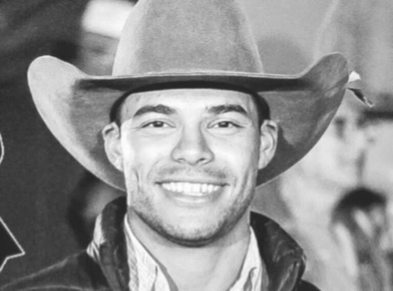 Peão de rodeio é enterrado em Clementina após morte em queda de touro