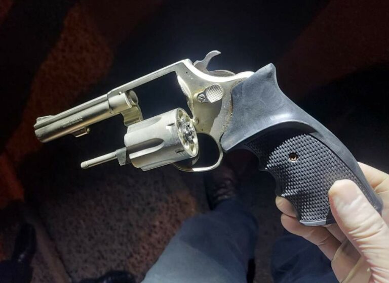 Polícia de Araçatuba investiga assassinato de jovem e encontra arma no local do crime