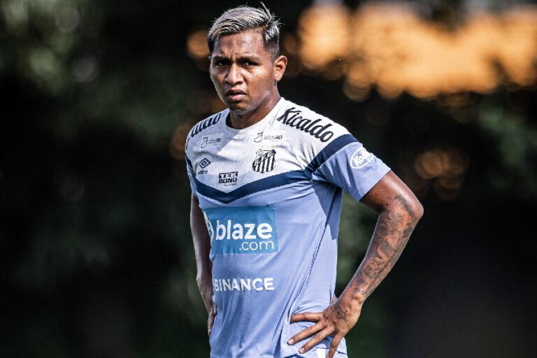 Santos entra em acordo com time da Colômbia por empréstimo de Morelos