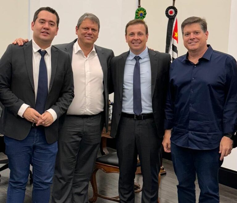 Isaac abre mão de candidatura e anuncia apoio a Ricardo Silva 