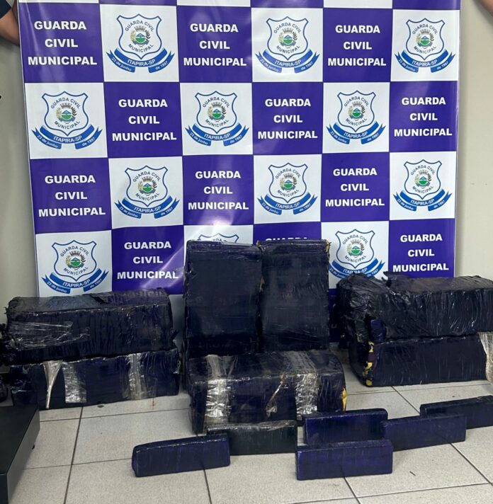 Motorista com placa de outro estado é preso com 150 kg de maconha