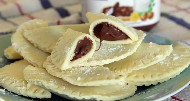 Saiba como preparar um sensacional pastelzinho de leite de ninho com Nutella
