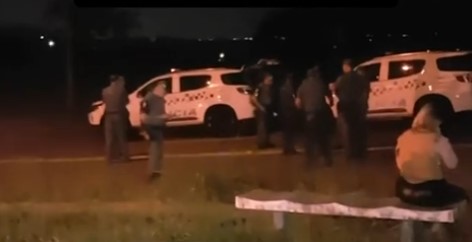 Homem morre em troca de tiros com a polícia após roubo de moto