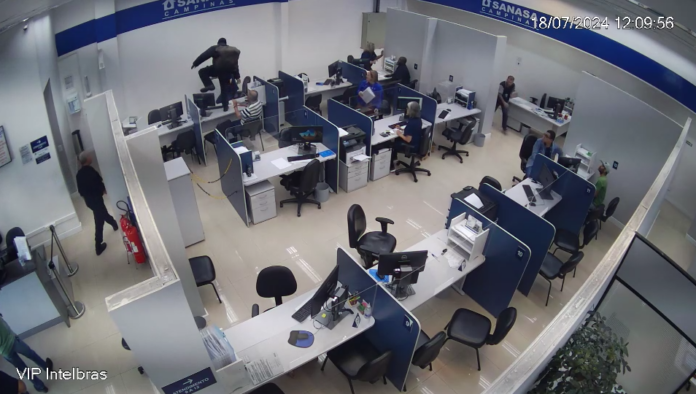 sanasa agride funcionário