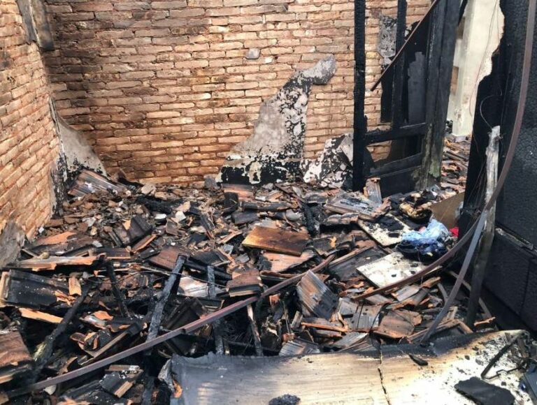 Moradores lançam Vakinha após incêndio destruir casa e pertences em Araçatuba