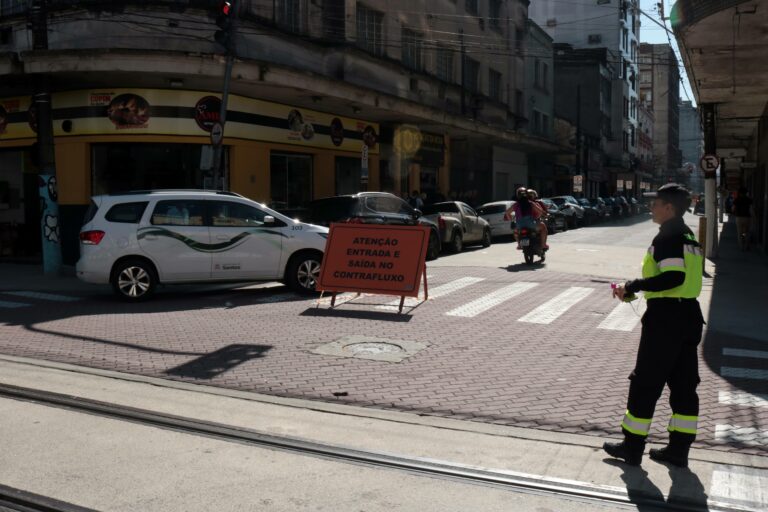 Ruas no Centro de Santos têm mudanças para sequência das obras do VLT