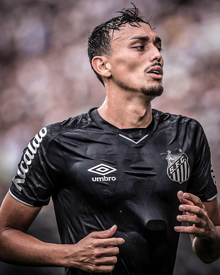 Athletico-PR consulta situação do volante Diego Pituca, do Santos