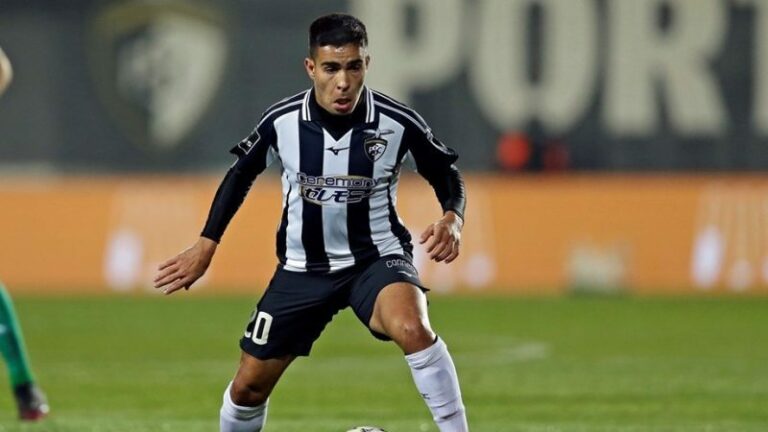 Botafogo assina contrato com meia-atacante; contrato vai até o final de 2025