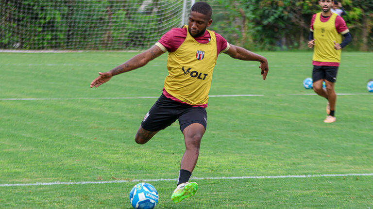Botafogo acerta a renovação de contrato do atacante Toró