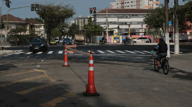 Nova passagem de veículos é implantada na Avenida Afonso Pena em Santos; Entenda