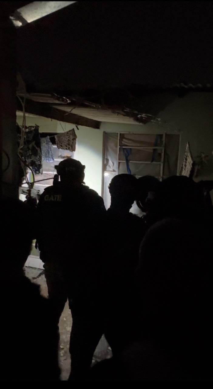 Homem teria invadido a casa da vítima em Santa Bárbara D´oeste que foi resgatada com ferimentos leves.