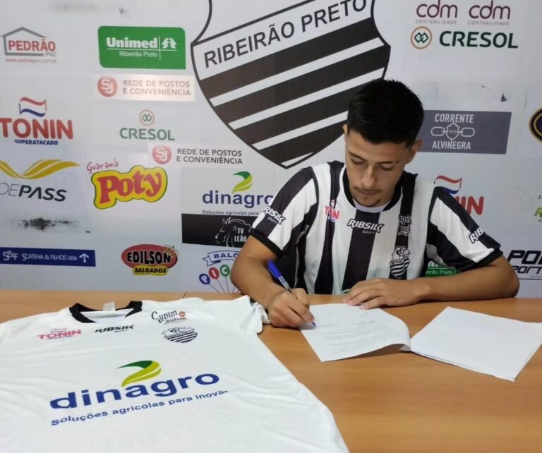 Jovem atacante ganha primeiro contrato no Leão