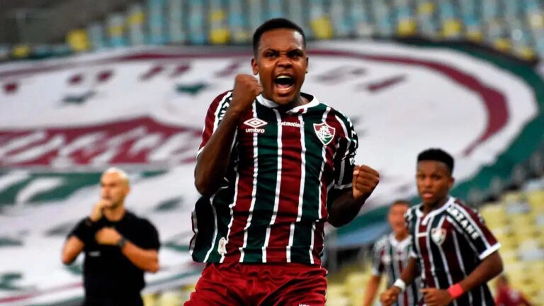 Botafogo contrata atacante que estava no Fluminense