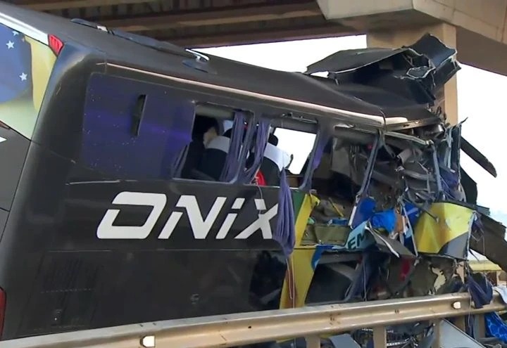 10 romeiros morrem e 42 ficam feridos em acidente de ônibus com destino à Aparecida