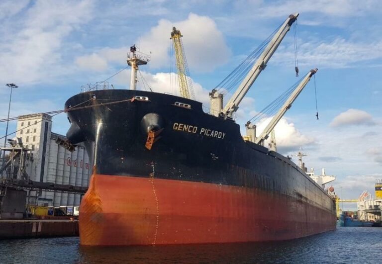 Tripulante de navio é internado com malária em cidade do litoral