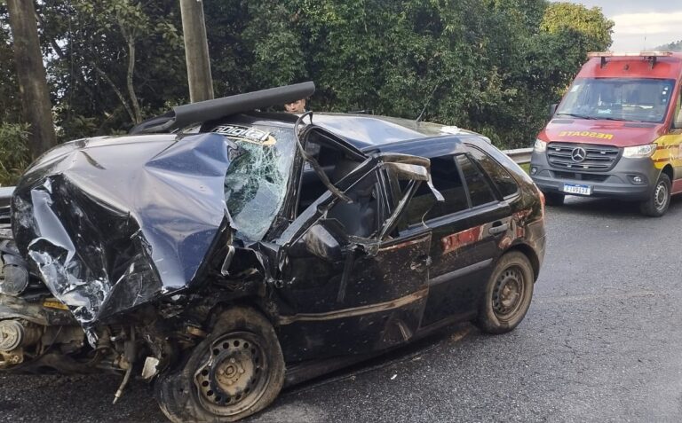 Cinco pessoas ficam feridas após acidente em rodovia de Tremembé