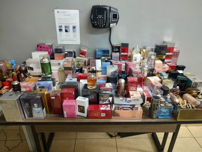 Dupla furta R$ 100 mil em produtos de perfumaria em Pinda