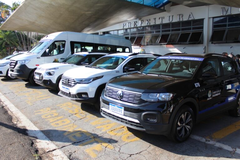 Prefeitura de Araçatuba recebe seis novos veículos para fortalecer serviços públicos