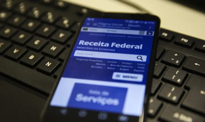RF faz alerta sobre golpes relacionados ao Imposto de Renda