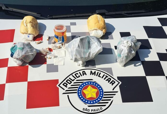 Homem é preso com pães recheados de drogas no interior de SP