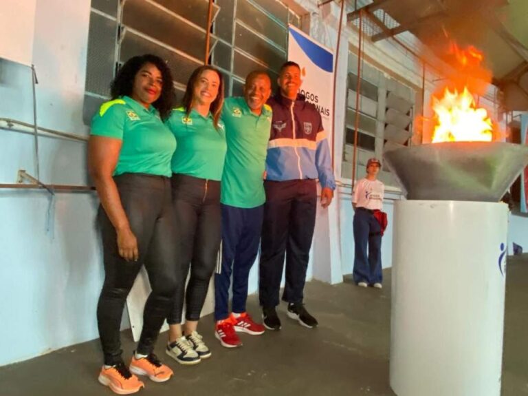 Ex-atletas são homenageados na abertura dos Jogos Regionais em Araçatuba