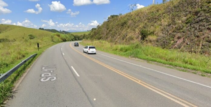 Jovem morre após batida entre moto e carro no interior de SP