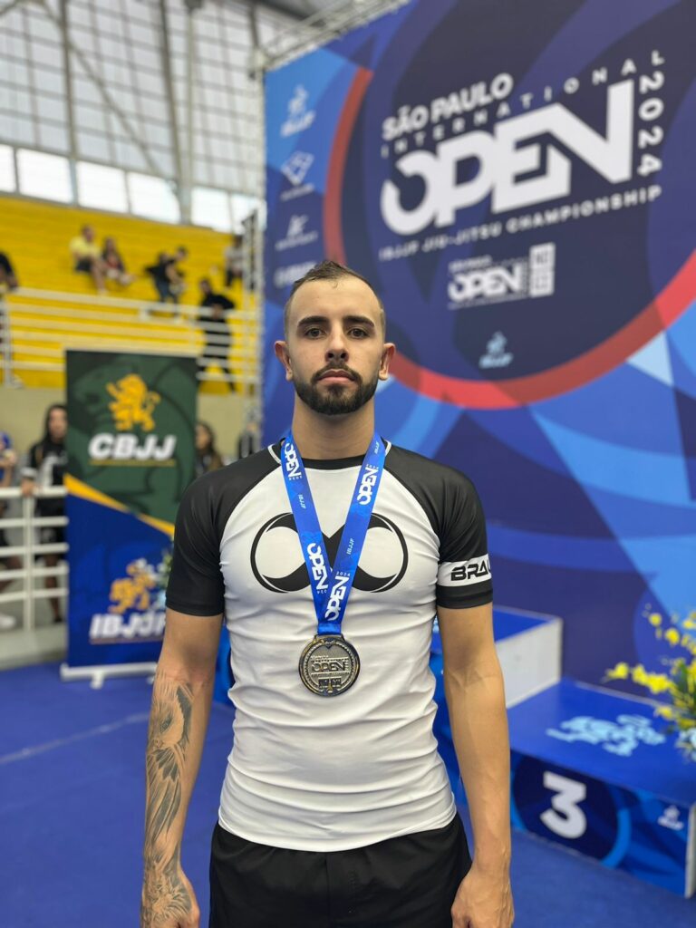 Araçatubense conquista vice-campeonato no São Paulo Open Internacional de Jiu-Jitsu 2024