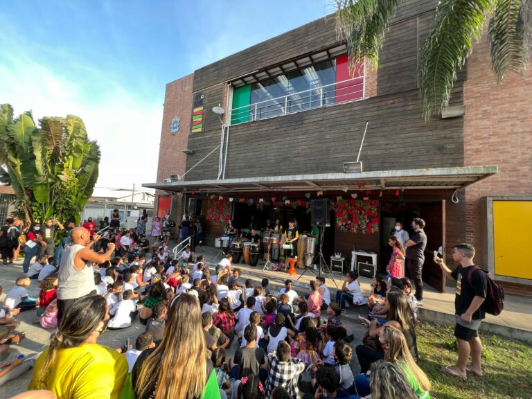 Intercâmbio cultural entre Scholas Ocurrentes e Instituto Arte no Dique promete enriquecer jovens