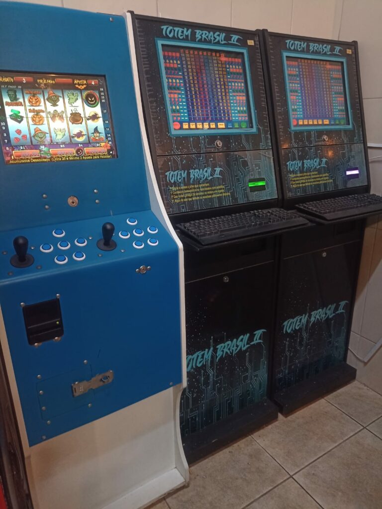 Denúncia por som alto leva guarda a apreender três caça-níqueis em Limeira