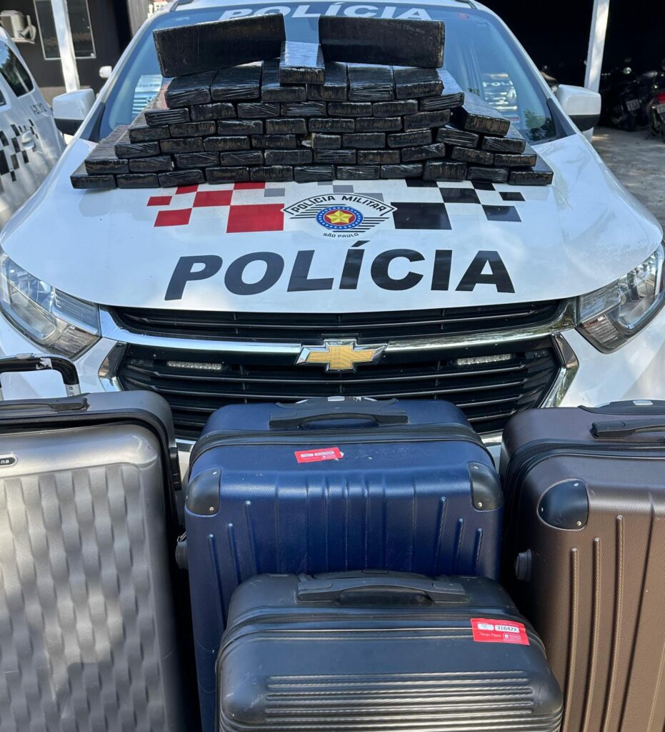 Casal é preso com 50 kg de maconha em uma mala no Litoral Norte de SP