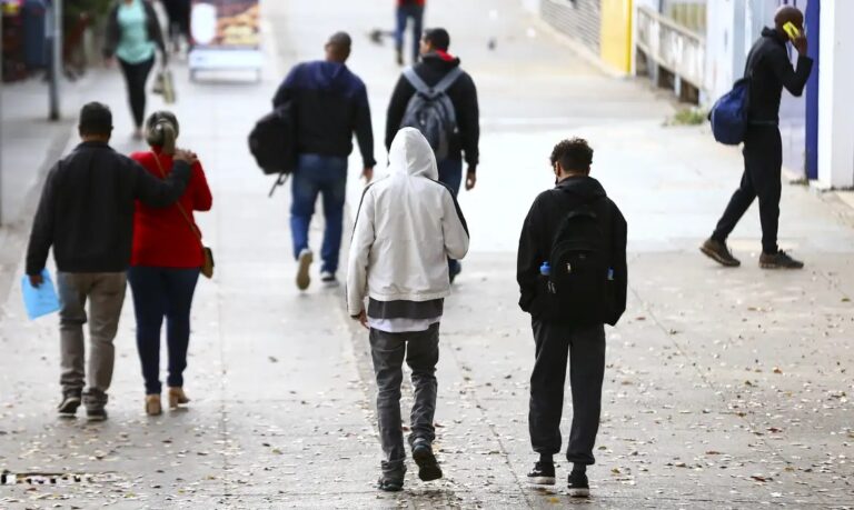 Frente fria traz chuva e derruba temperaturas na próxima semana