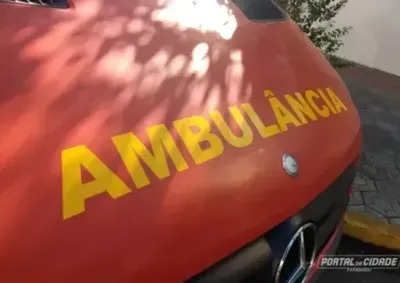 Dois motoboys sofrem ferimentos graves em colisão na rua Aguapeí