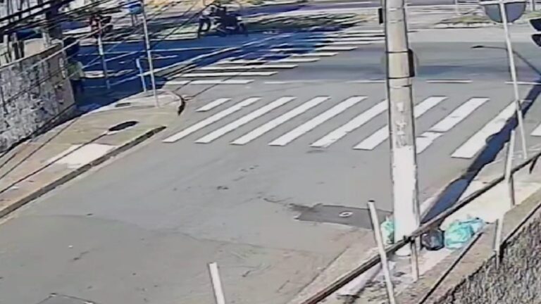 O acidente foi por volta das três e meia da tarde desta terça-feira, 03, na avenida das Amoreiras em Campinas.