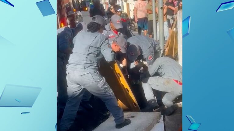 O corpo de bombeiros de Bragança Paulista foi acionado e resgatou o homem, que sofreu ferimentos na cabeça e no pé