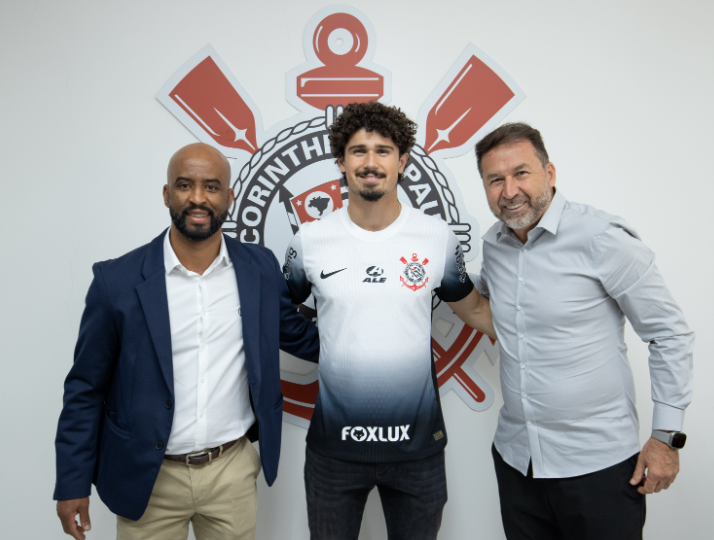 Corinthians se anima com André Ramalho e vê zagueiro como futuro capitão