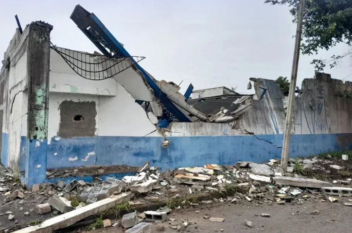 Espaço de atividades para terceira idade de Mongaguá desaba e assusta vizinhos