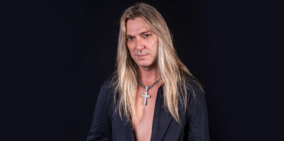 Edu Falaschi se apresenta neste sábado no Arena Club