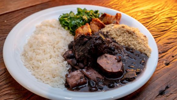 Feijoada de hotel de Santos segue no clima dos Jogos de Paris 2024