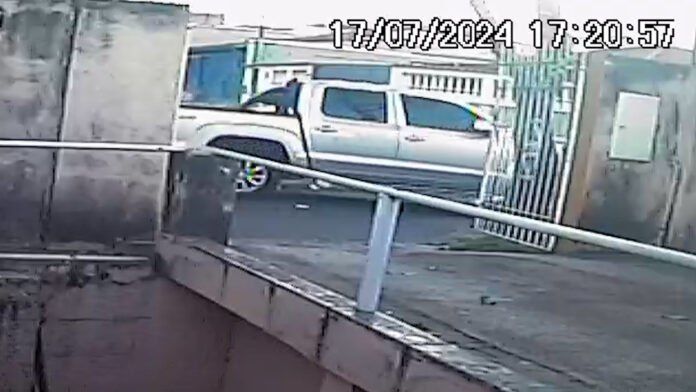 Roubo a loja de carros termina em intensa perseguição nas ruas de Campinas Roubo a loja de carros termina em intensa perseguição nas ruas de Campinas