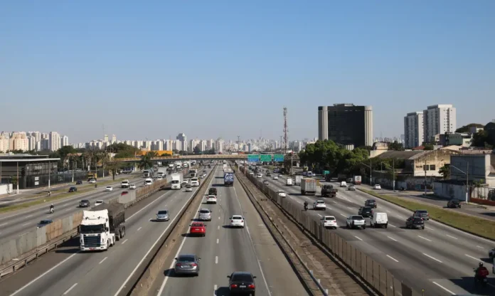 9 de julho: Rodovias da região esperam mais de 2 milhões de veículos no feriado prolongado