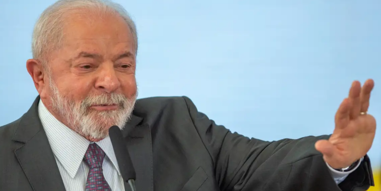 Lula chega a hospital de SP para novos exames e aguarda liberação para retorno a Brasília