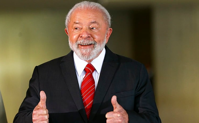 Lula diz agradecer por estar vivo após relevação de plano golpista para matá-lo